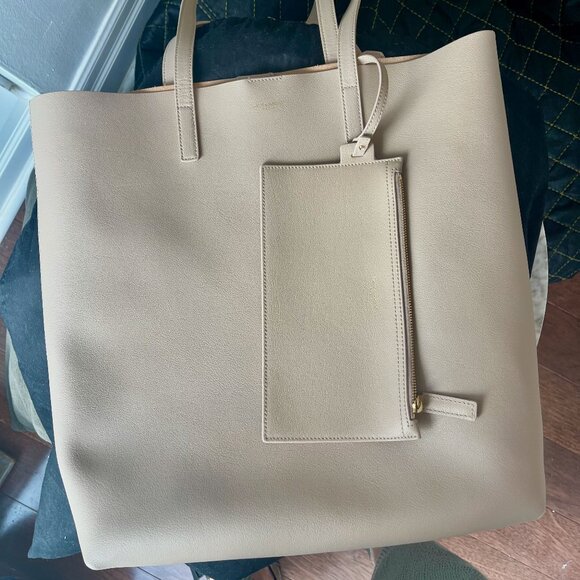 SHOPPING SAINT LAURENT IN LEATHER - Picture 1 of 12